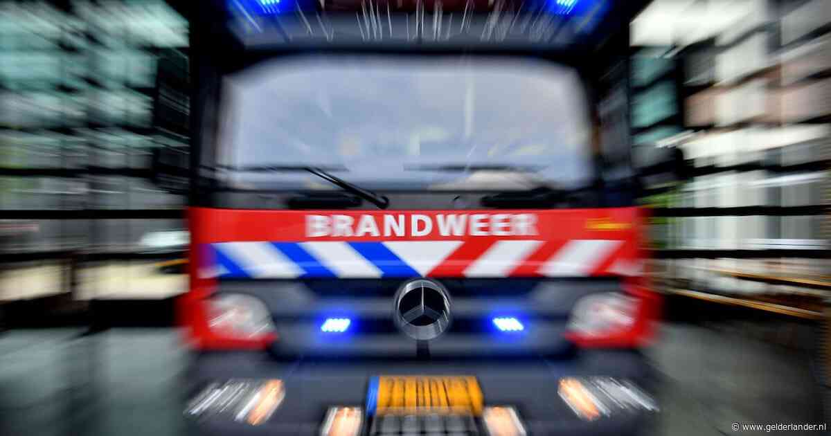 Brand in fietsenwinkel in Arnhem, brandweer met veel eenheden uitgerukt