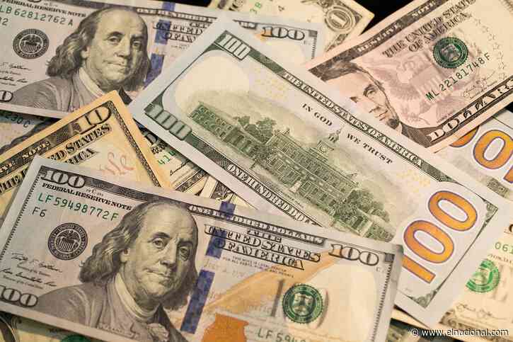 Así cerraron el dólar oficial y el paralelo este viernes
