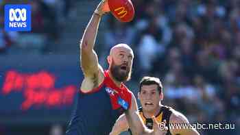 Live: Wasteful Dees missing chances against high-flying Hawks