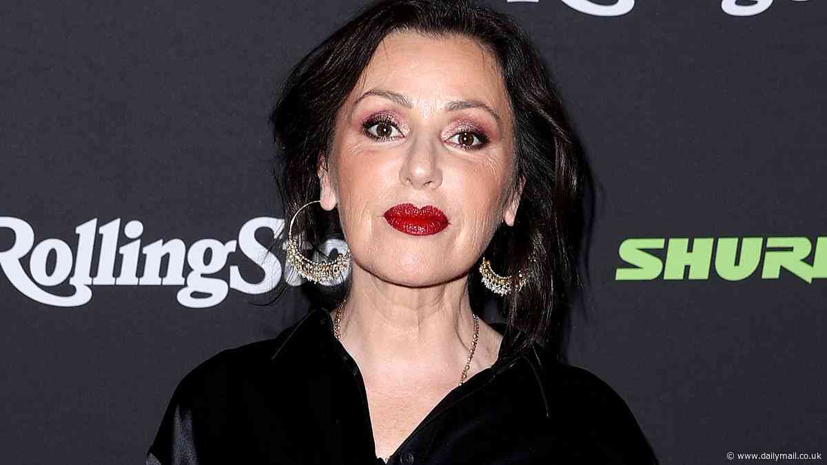 Pop diva Tina Arena slams concertgoers for walking out during her Melbourne show