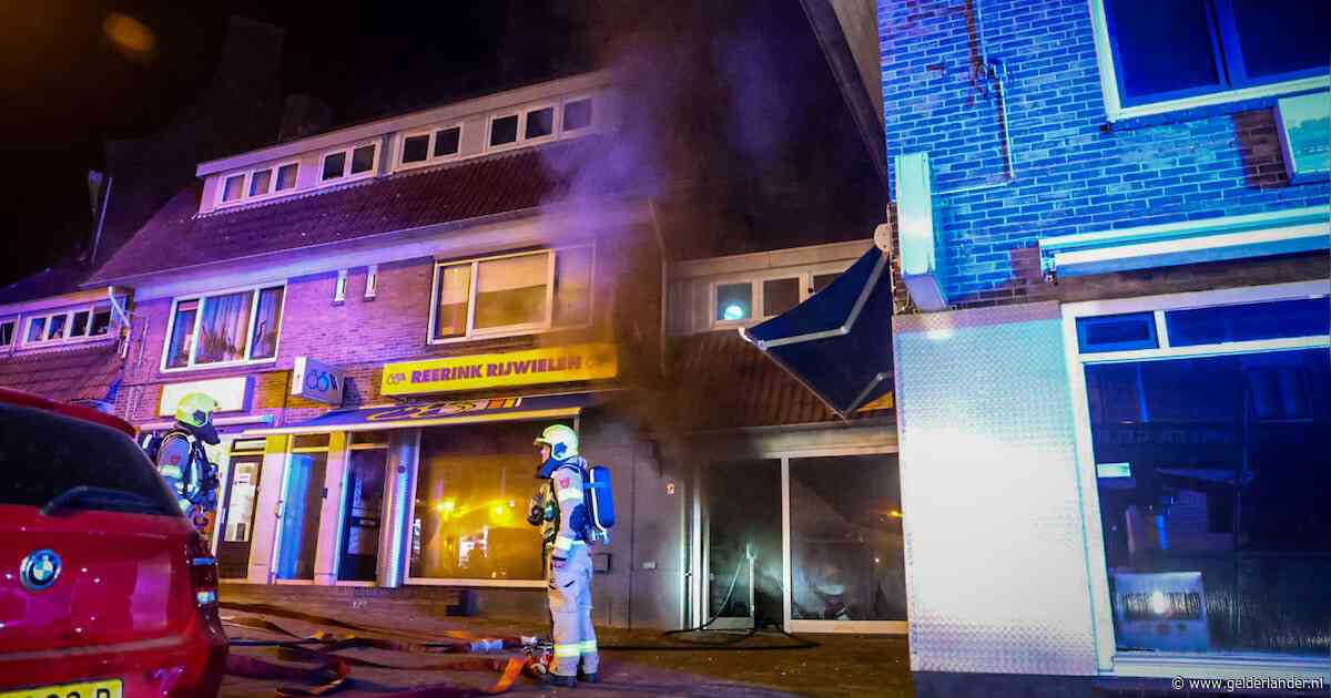 Collega vertelde Rik dat het helemaal mis was: brand verwoest fietsenzaak