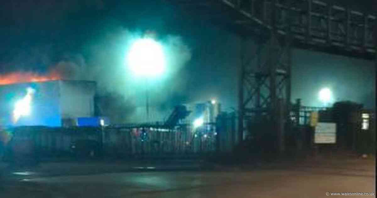 Residents told to shut windows as large fire breaks out