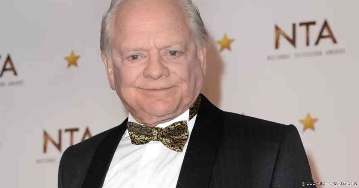 Sir David Jason reprises Only Fools and Horses' Del Boy in a surprise appearance