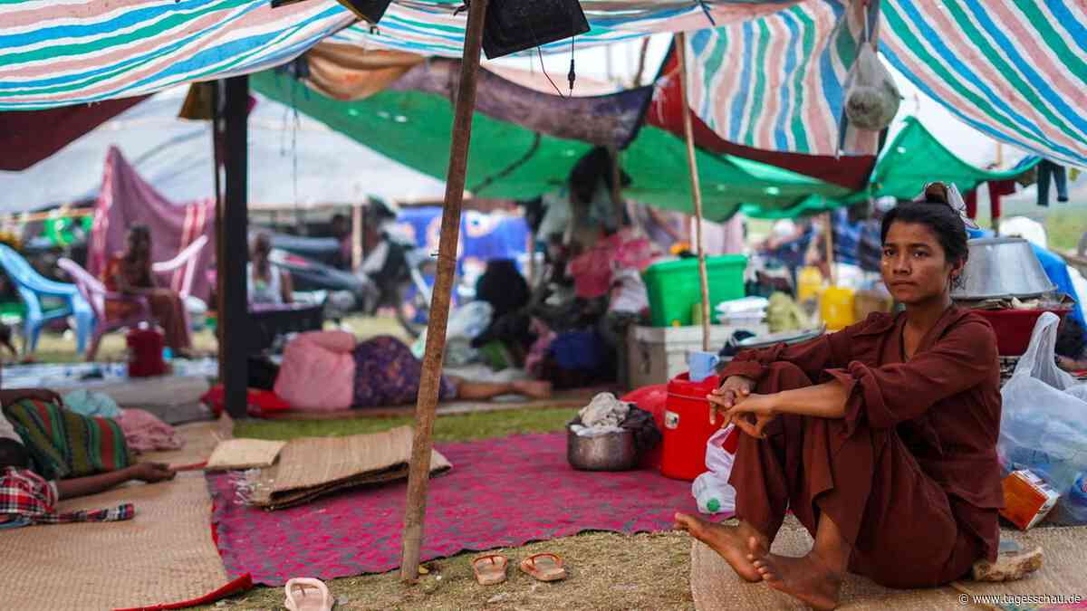 Nach dem Beben in Myanmar - Leben in Zelten neben den Trümmern