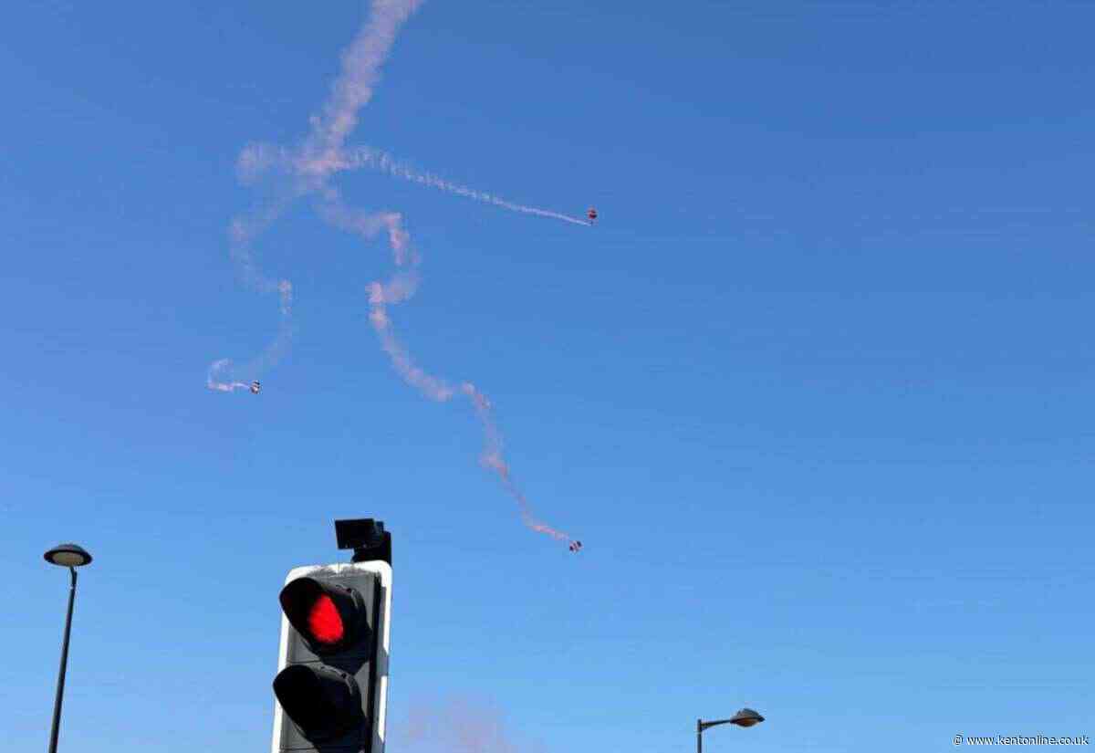 Residents in awe of ‘amazing’ parachute display to mark ‘FA cup rematch’