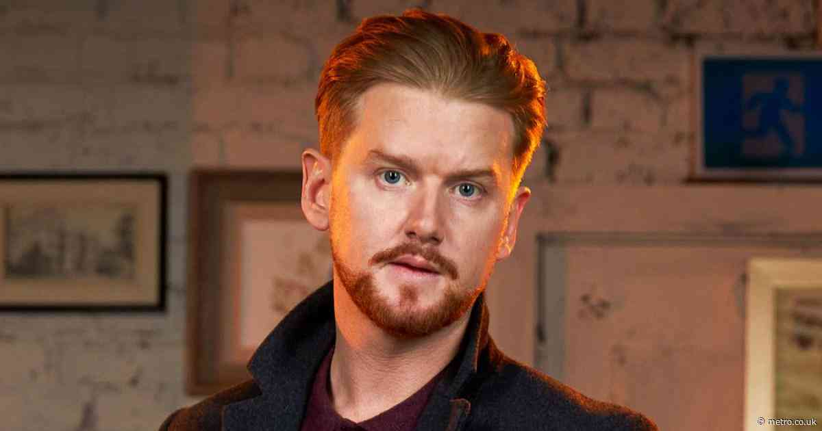 Killer Gary strikes again in Coronation Street as he grabs broken bottle in fight