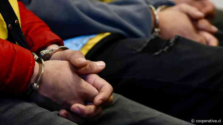 Cunco: Detienen a hombre y a menor acusados de robar tablets en escuela rural