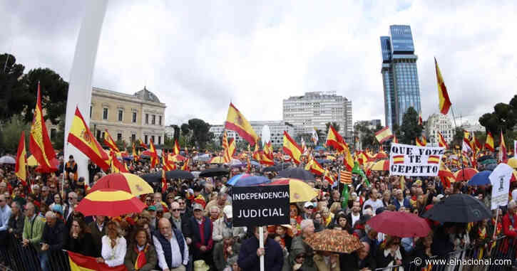 Miles de españoles exigen la dimisión de Pedro Sánchez: «No aceptamos convertirnos en una Venezuela chavista»