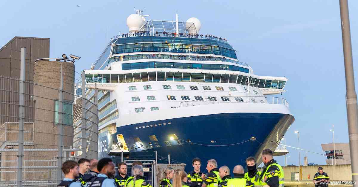 KIJK | Cruiseschip ligt vast voor zeesluis door XR-demonstratie