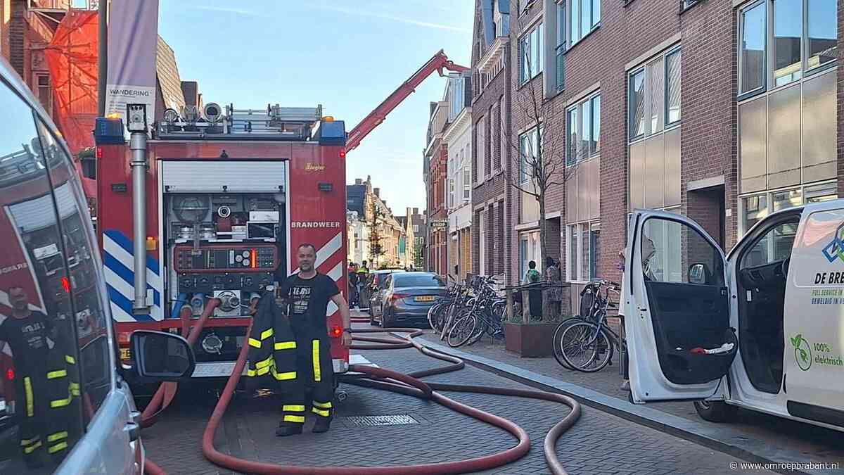 Huis in brand in binnenstad, vuur snel onder controle
