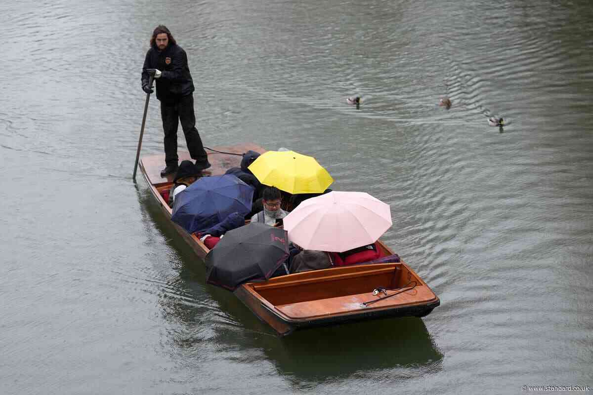 Heavy showers to hit parts of UK with risk of thunderstorms and flooding