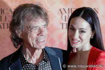Verloofde Mick Jagger over leeftijdsverschil van 44 jaar: “Hij gedraagt zich alsof hij de jongste is”