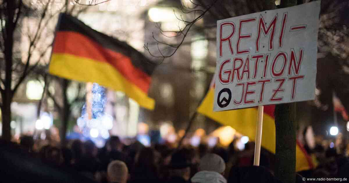 Identitäre verteilen Flugblätter an Schulen