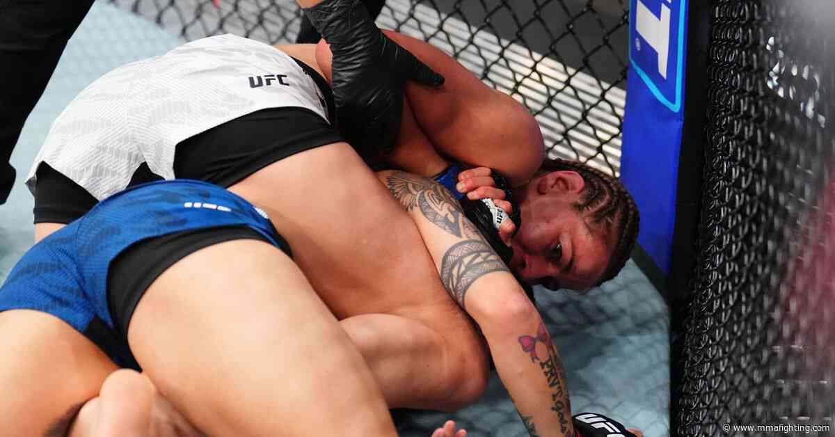 Jasmine Jasudavicius runs through former UFC champion Jessica Andrade for 1st-round submission