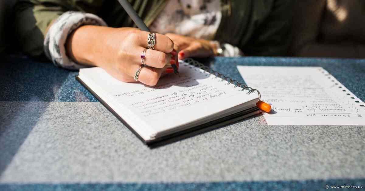 People who write with one hand are 'more likely' to have dyslexia or schizophrenia