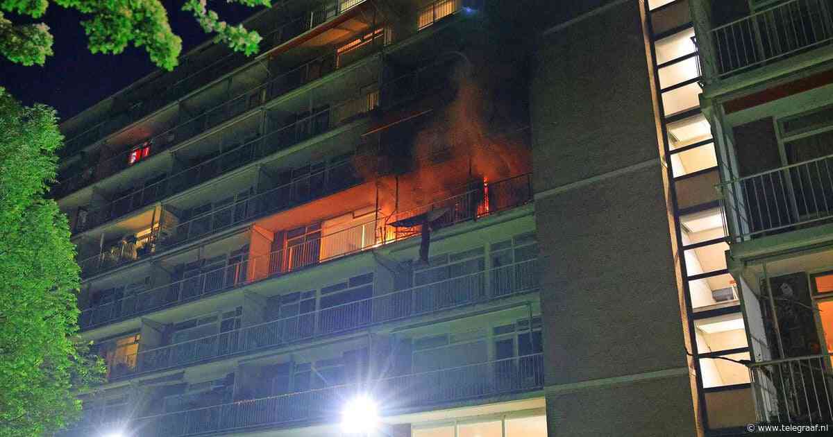 Uitslaande brand aan Kelloggplaats in Rotterdam, twee slachtoffers naar ziekenhuis