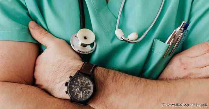 Il 40% del tempo degli oncologi è assorbito dalla burocrazia, lo studio sul peso delle “scartoffie” a danno dei pazienti