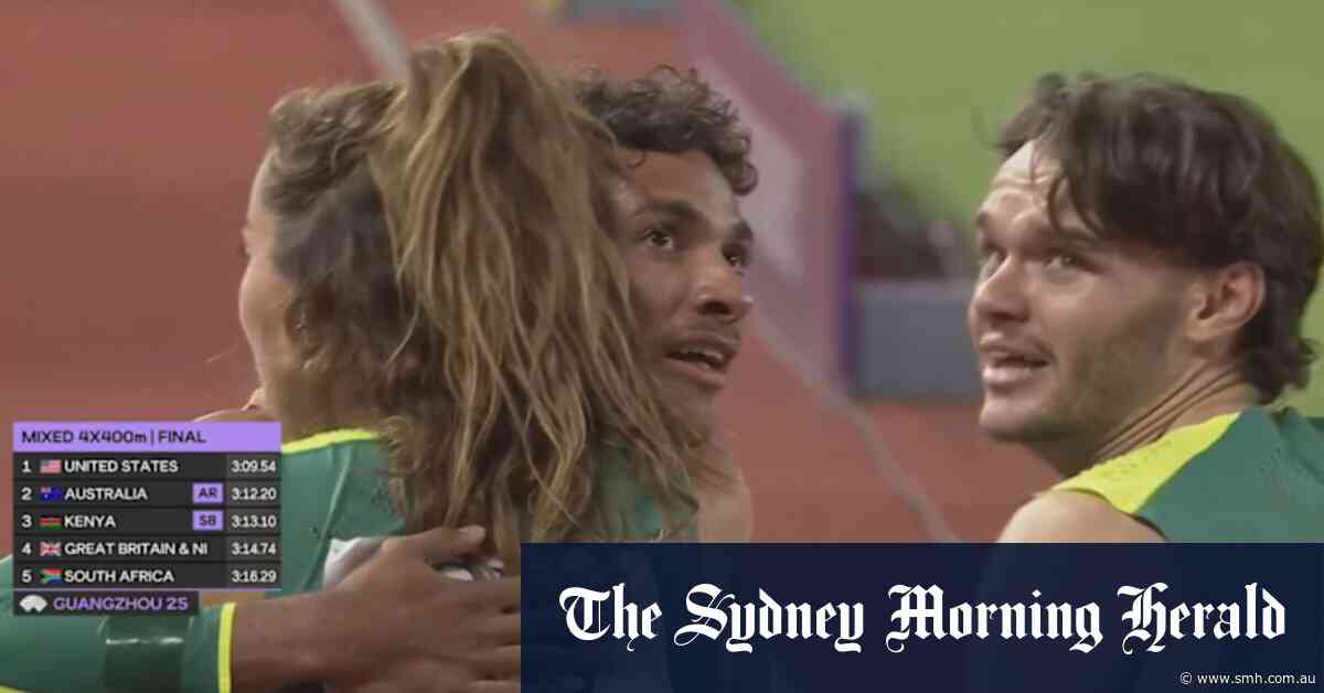 Aussie relay team wins silver, breaks record