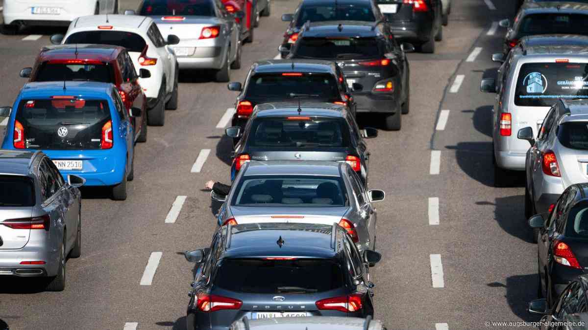 Stau auf der A8 Richtung München – bis zu 15 Minuten Zeitverlust am Sonntagabend