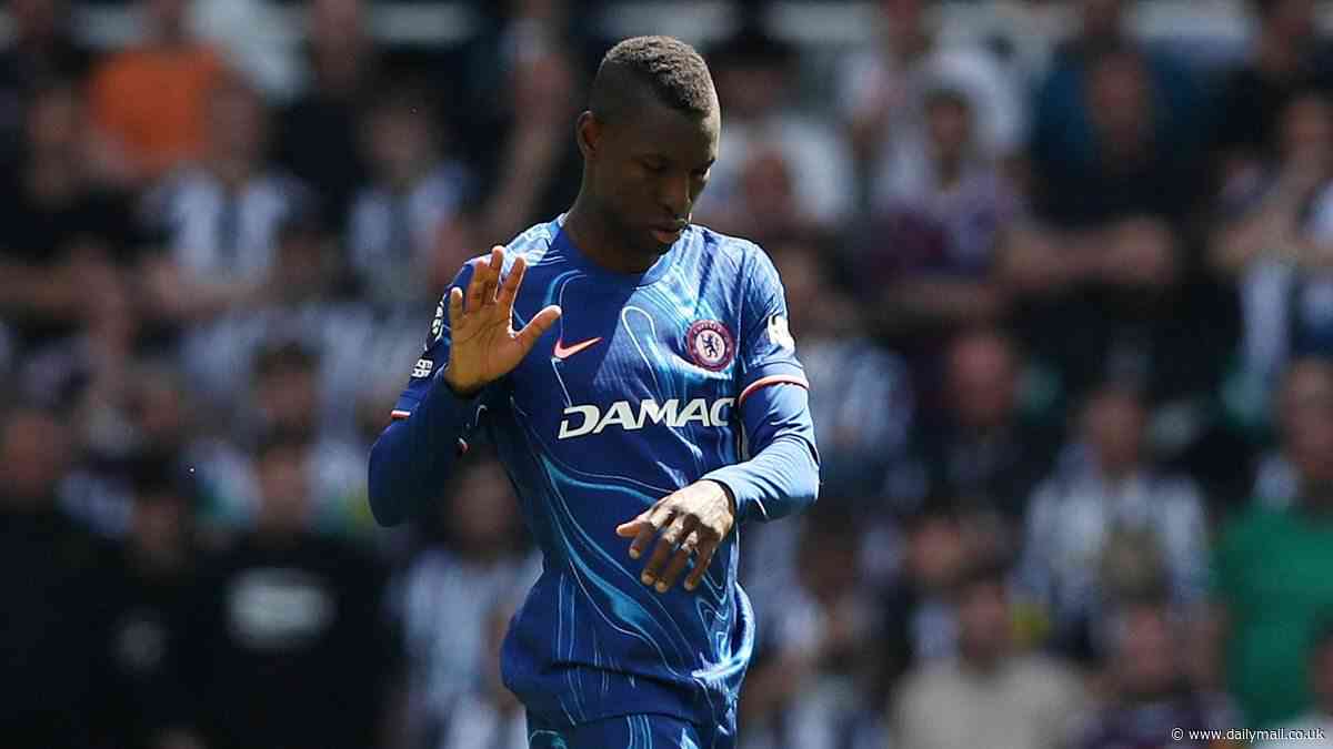 Nicolas Jackson SENT OFF after major headloss sees Chelsea star brutally elbow Newcastle rival Sven Botman - and furious Blues fans are all saying the same thing after 'horrendous' moment