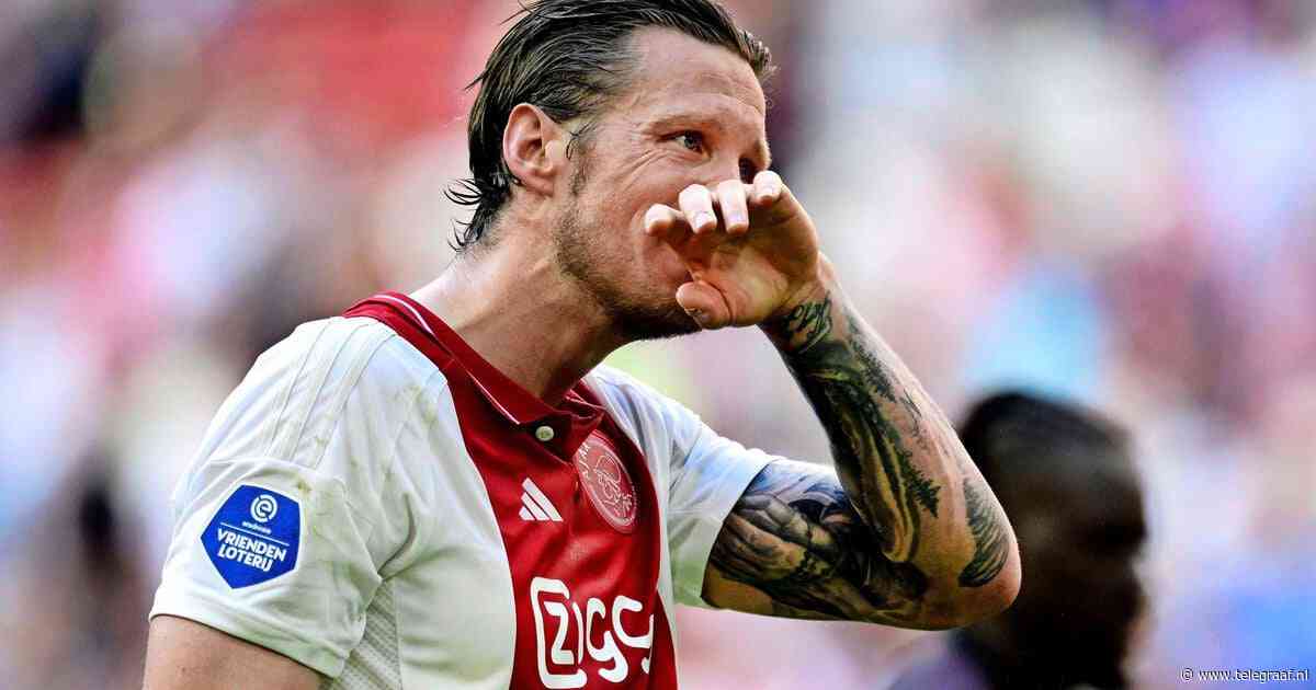Emotionele Ajax-spits Wout Weghorst: ’Ik had deze dag heel anders voorgesteld’