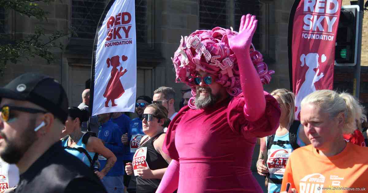 58 pictures of the Sunderland City Runs as thousands descend on city centre