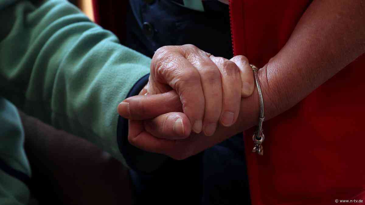 Schnelles Handeln gefragt: Wenn Eltern zum Pflegefall werden: Schritte für Angehörige