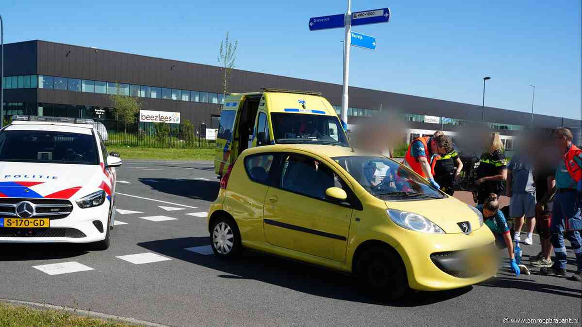 Auto en fietser botsen bij fietsoversteekplaats, fietser zwaargewond
