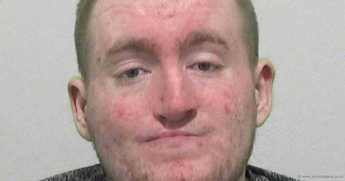 Newcastle taxi driver terrified when Sunderland thug pulled sledgehammer from pants and attacked car