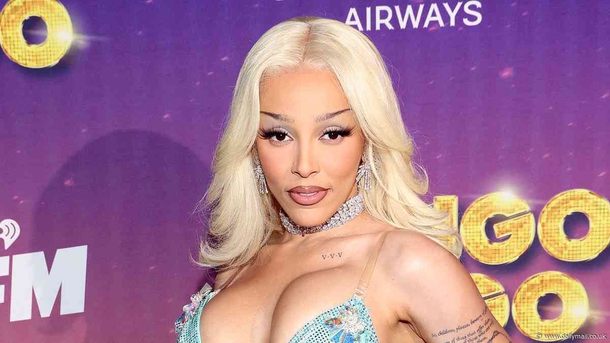 Doja Cat suffers plastic surgery disaster as she begs fans not to notice