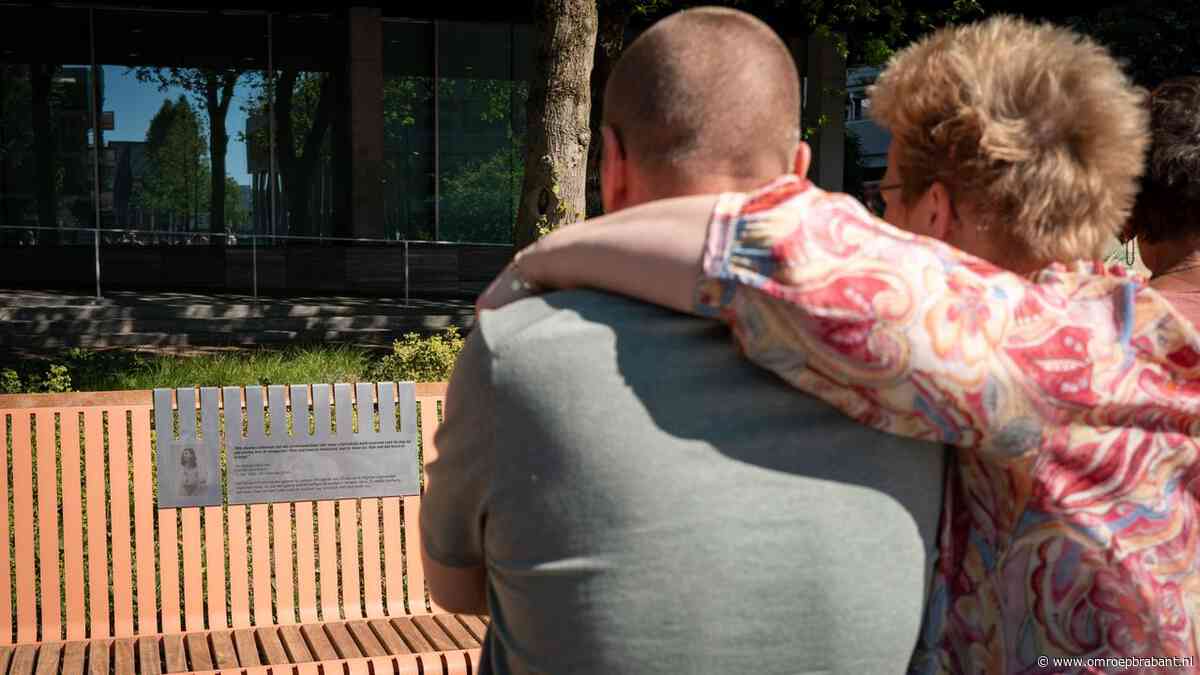 Herinneringsplaat onthuld voor Eva Hermans-Kroot: 'Leven vol moed en humor'