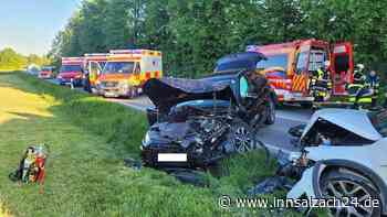 Frontal-Crash auf St2078: Autofahrer gerät in Gegenverkehr – drei Verletzte