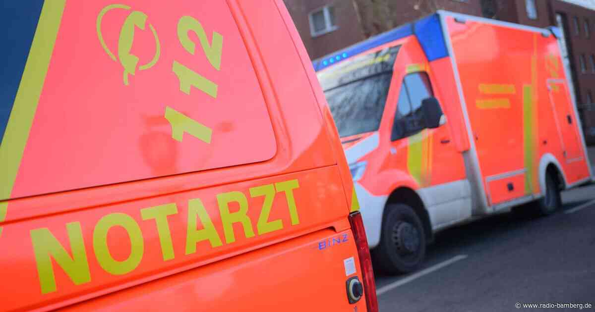 Notarzt wird zum Feuerwehrmann und löscht brennendes Auto