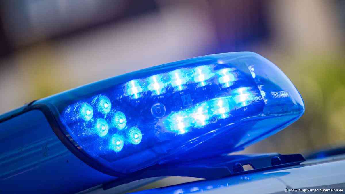 Unfall in der Ortsmitte: Autofahrerin kracht wegen Sekundenschlaf gegen Ampel