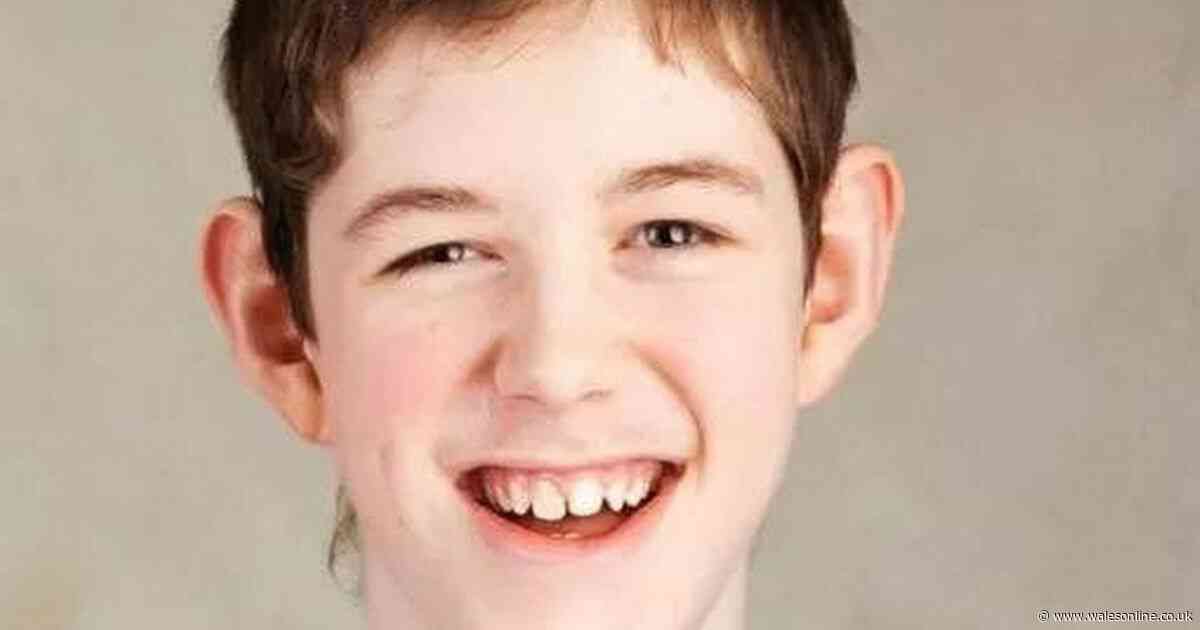 Search intensifies as police issue update in search for missing teen who disappeared on Welsh beach