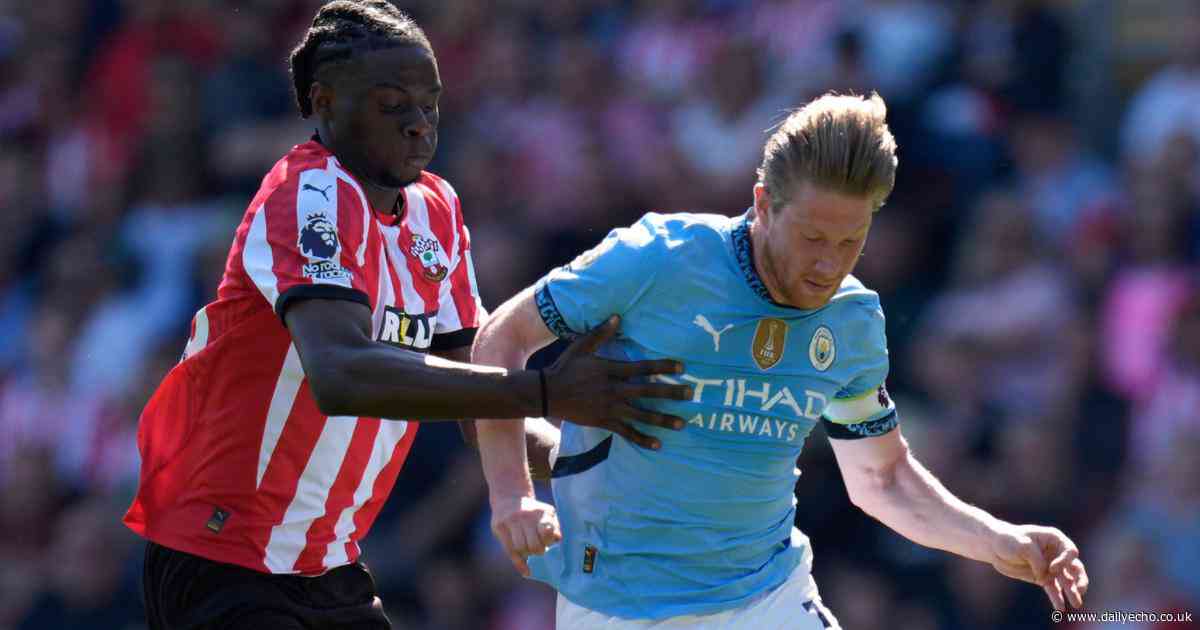 Ex-Premier League ref claims Saints man should have seen red against Man City