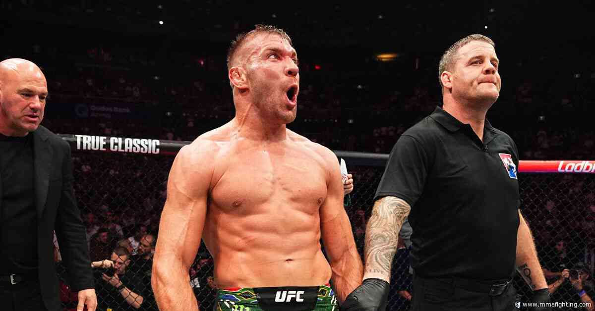 Dricus du Plessis defends middleweight title against Khamzat Chimaev at UFC 319