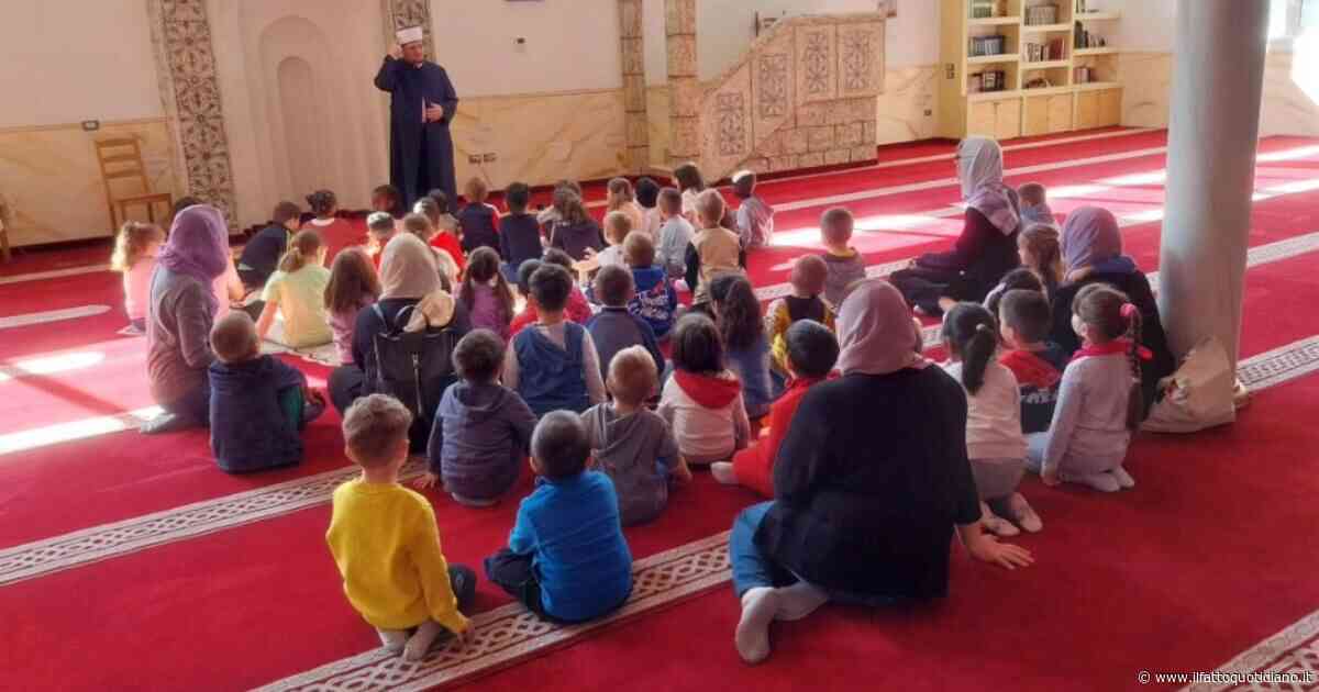 Grande scandalo su giornali e tra i partiti per la gita in moschea. Ma il ministero certifica: “Nessuna irregolarità”