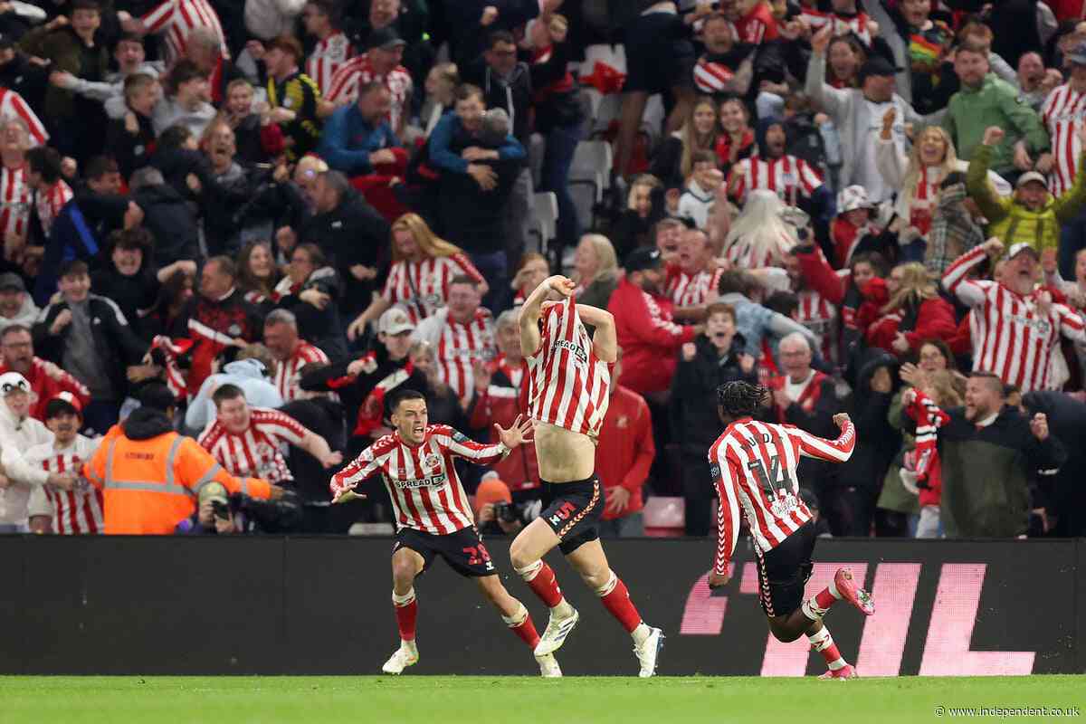 Sunderland snatch Championship play-off final spot with last-gasp header