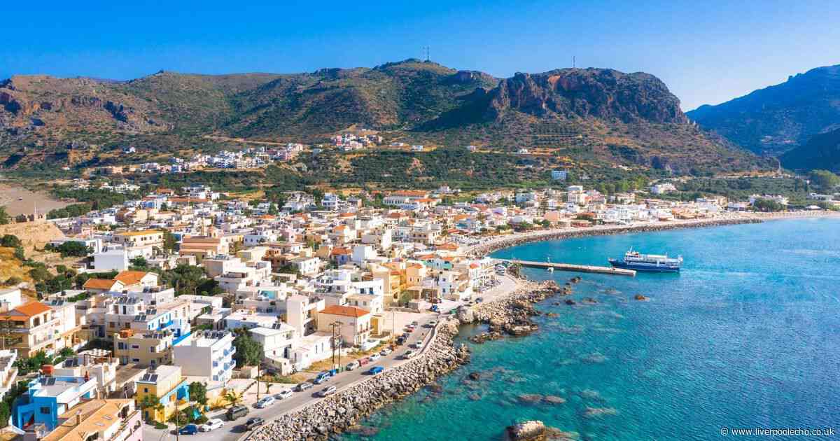 Greece travel warning as tourists told 'move away from coast immediately'