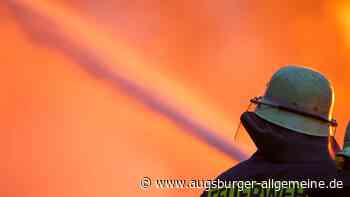 Lagerhalle durch Großbrand zerstört