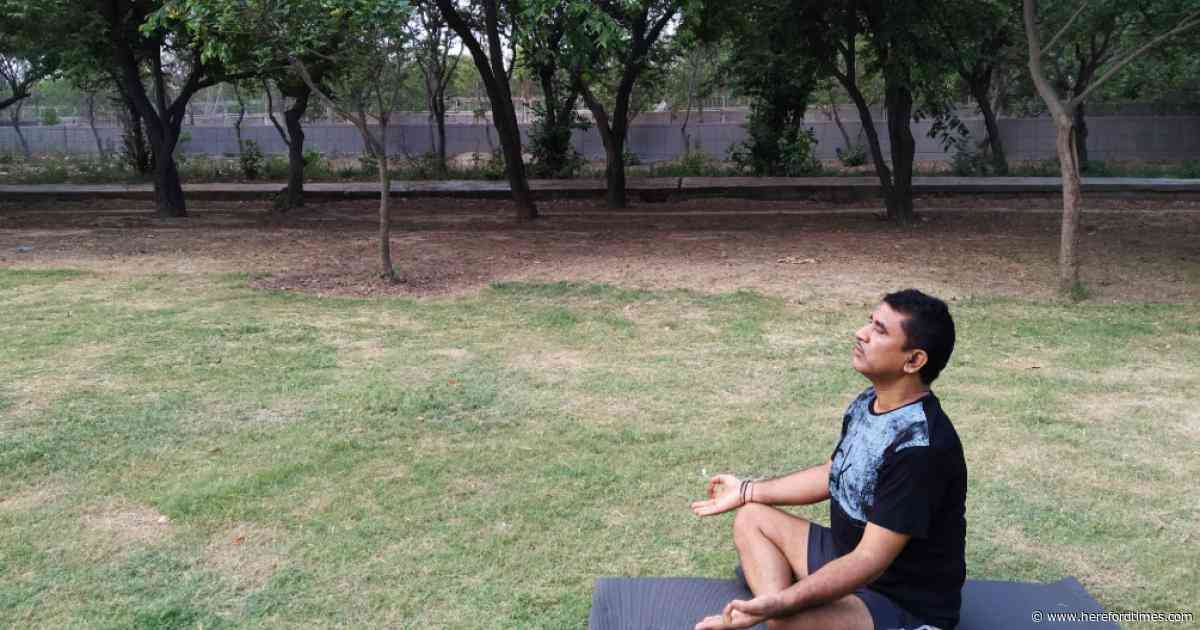 Free outdoor yoga classes at park