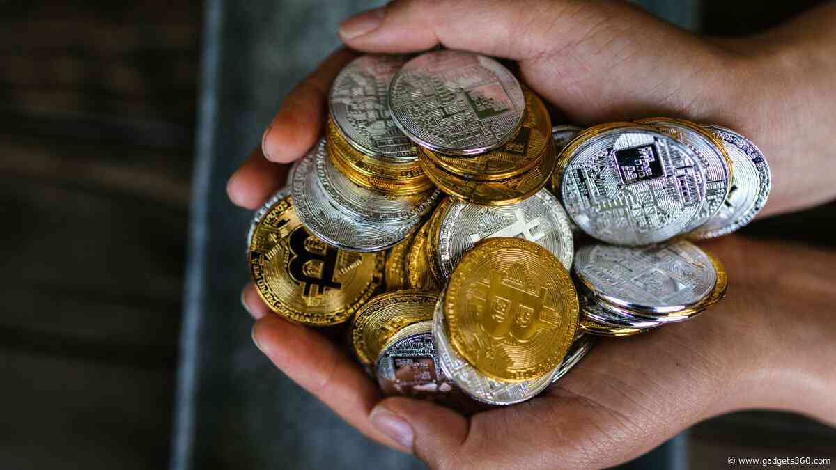 Bitcoin Price Hovers Above $103,000 as Values of Most Altcoins Rise