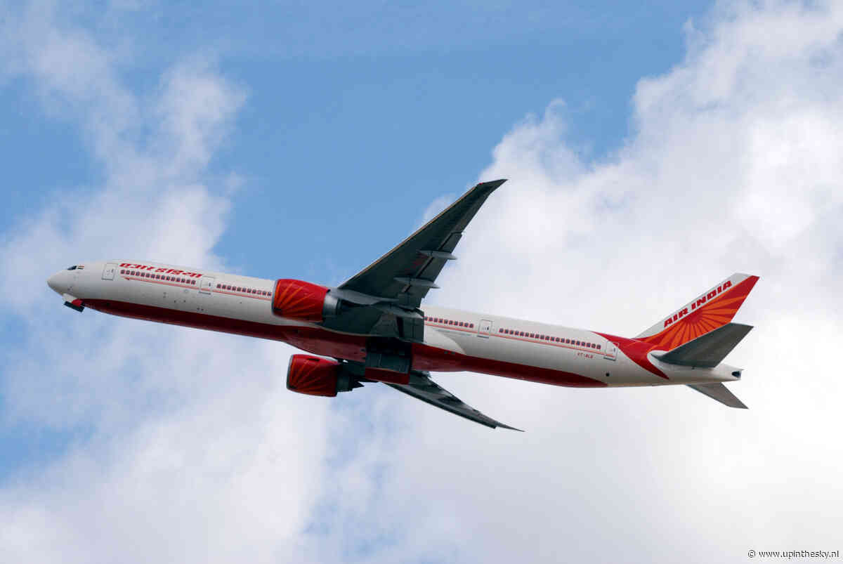 777 wijkt boven Europa plotseling ver af van route