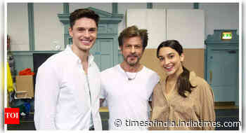 SRK visits 'Come Fall In Love – The DDLJ Musical' rehearsals