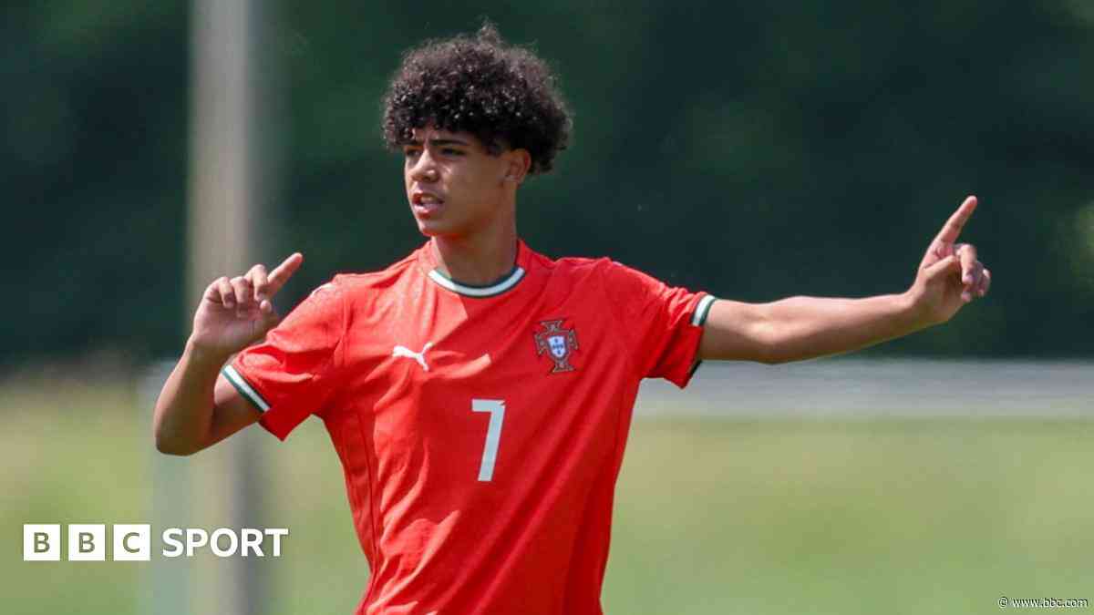 Ronaldo &#39;proud&#39; of son after Portugal U15s debut