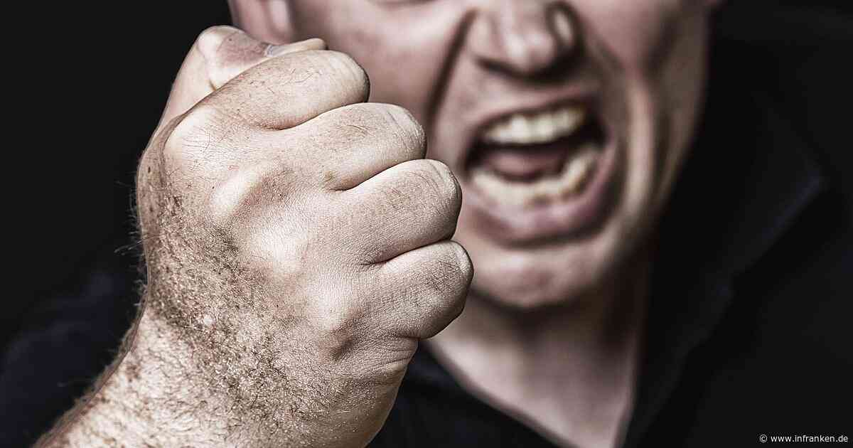 Aggression in Kitzingen: 44-Jähriger verletzt drei Polizisten
