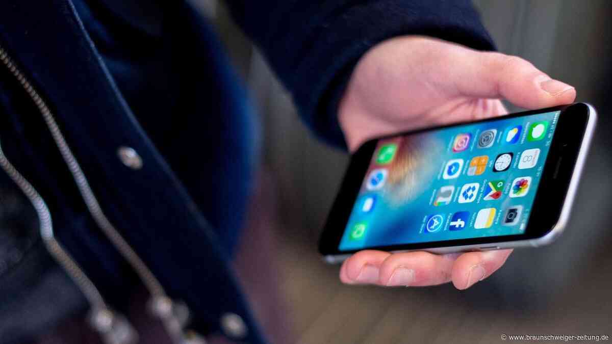 Expertin klärt auf: Das Handy des Partners lieber liegen lassen