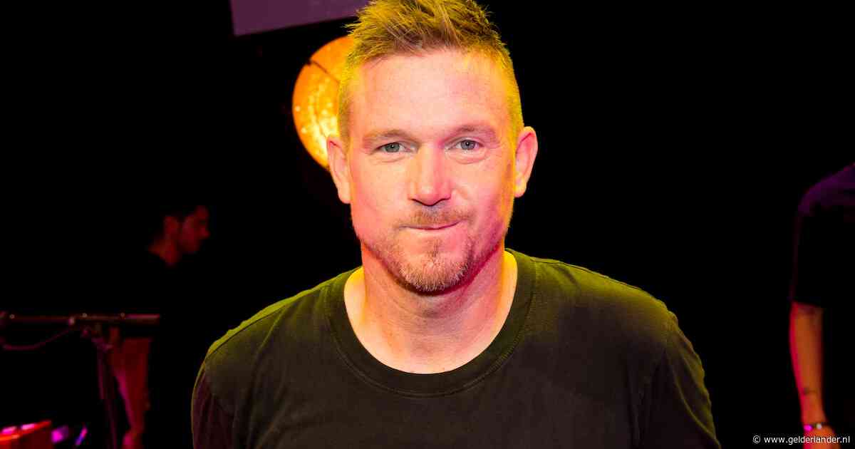 De juridisch adviseur die geprobeerd zou hebben Johnny de Mol 'af te dreigen', wraakt nu al alle rechters