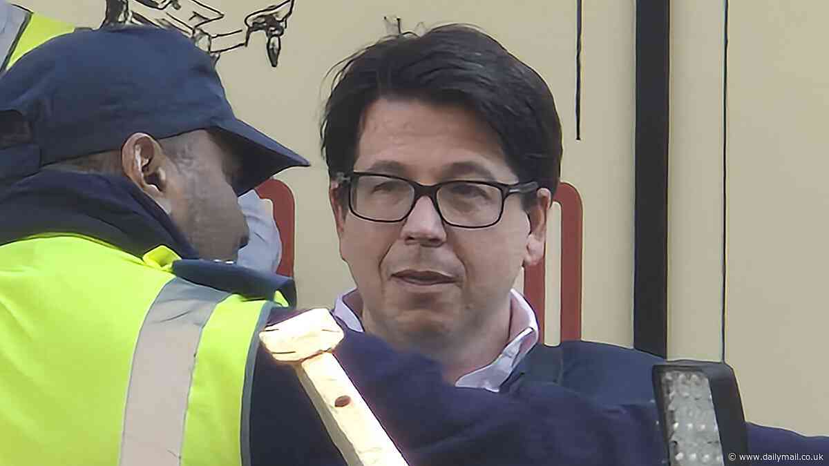 Disgruntled Michael McIntyre gets his £195,000 Mercedes sportscar TOWED in Kensington